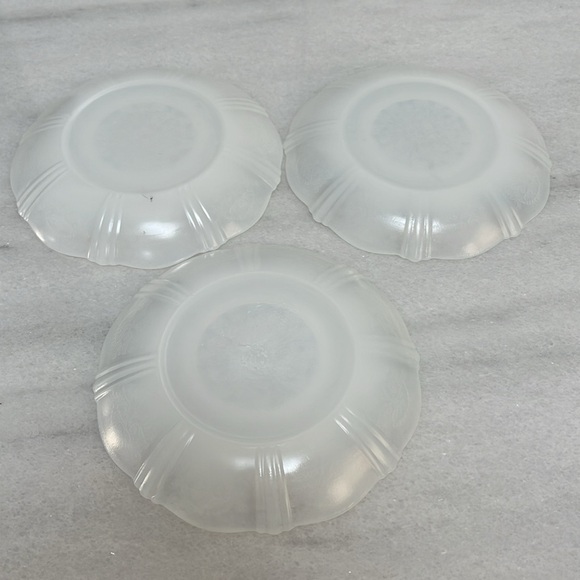 Vintage Depression Macbeth White American Sweetheart Opaline Small Glass Plates - Picture 4 of 7